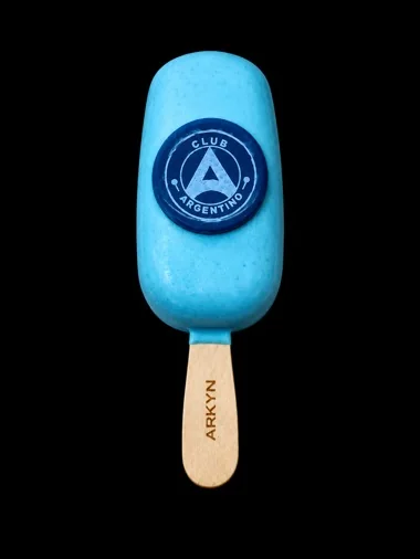 Arkyn ice pop with the Club Argentino logo