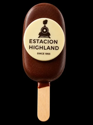 Arkyn ice pop with the Estación Highland logo